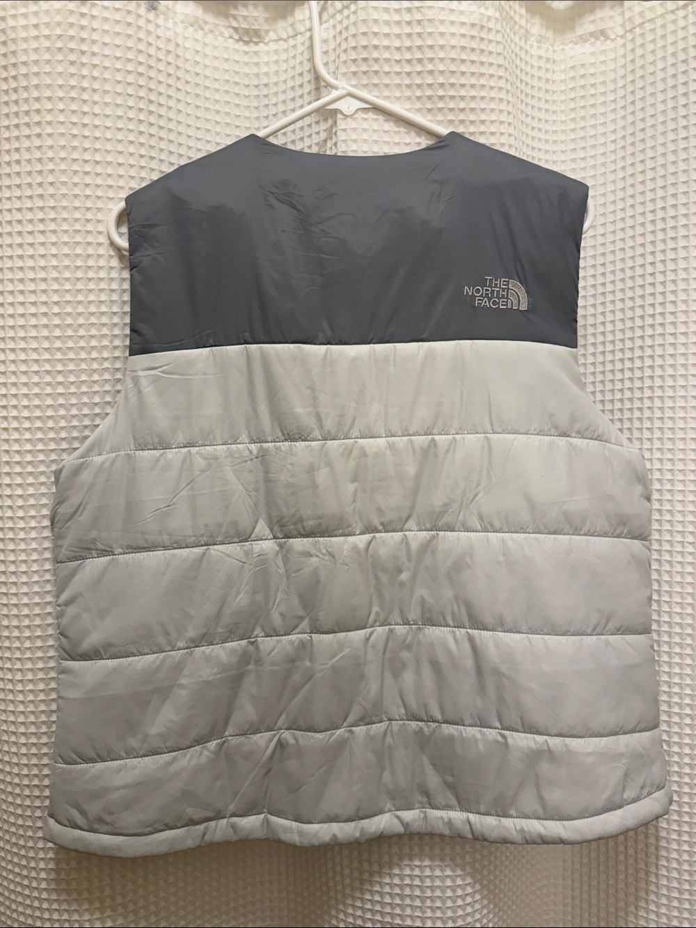 The North Face Light Two Tone Gray Puffer Vest - NWT L - Picture 5 of 11